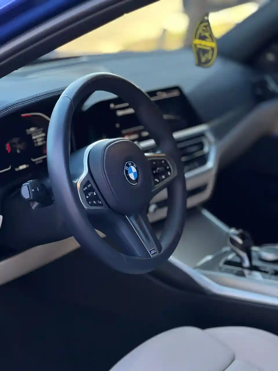 Interior de BMW limpo e detalhado